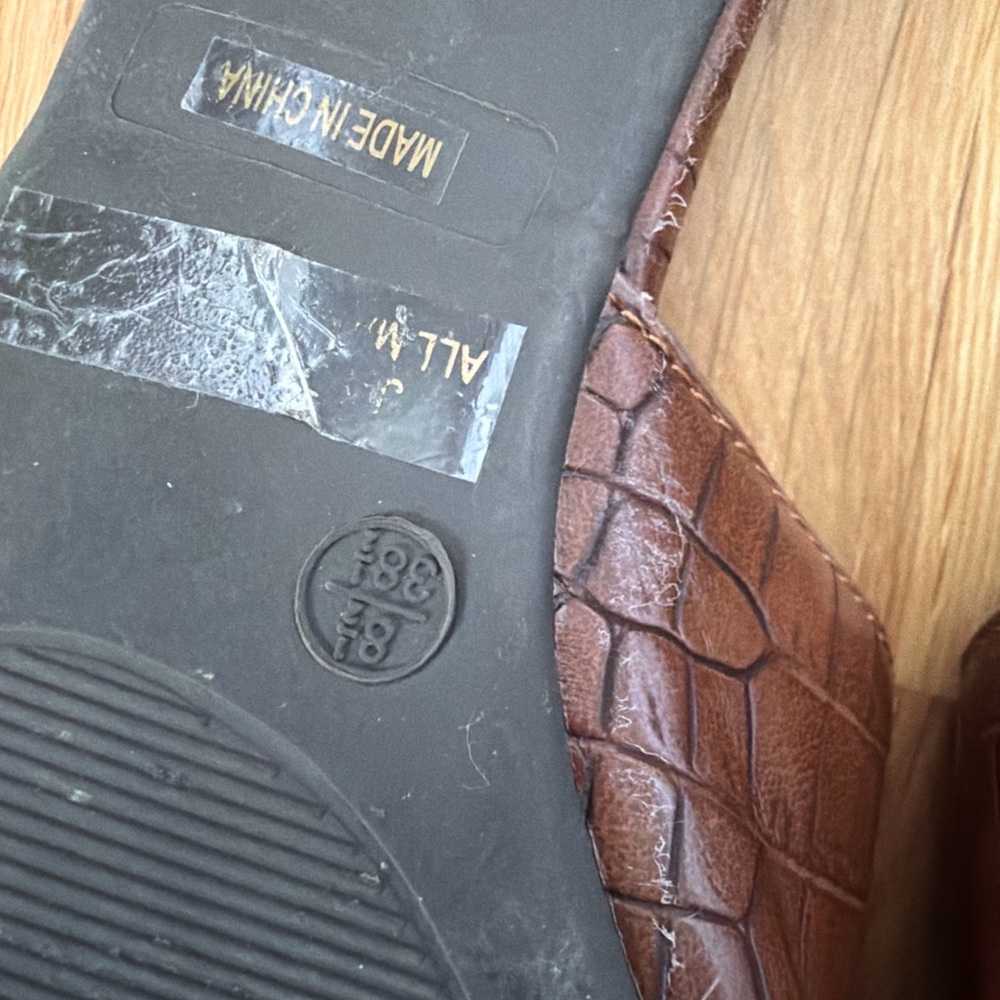 🐊 Lulu’s Brown Croc-Embossed Pointed-Toe Mules | Size 8.5 - Picture 5 of 5